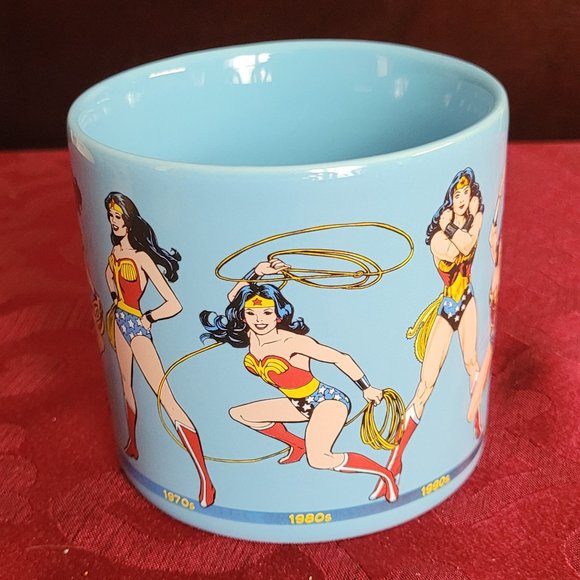 Wonder Woman "Through the Years" Mug Unemployed Philosopher's Guild 2015 - Picture 2 of 5